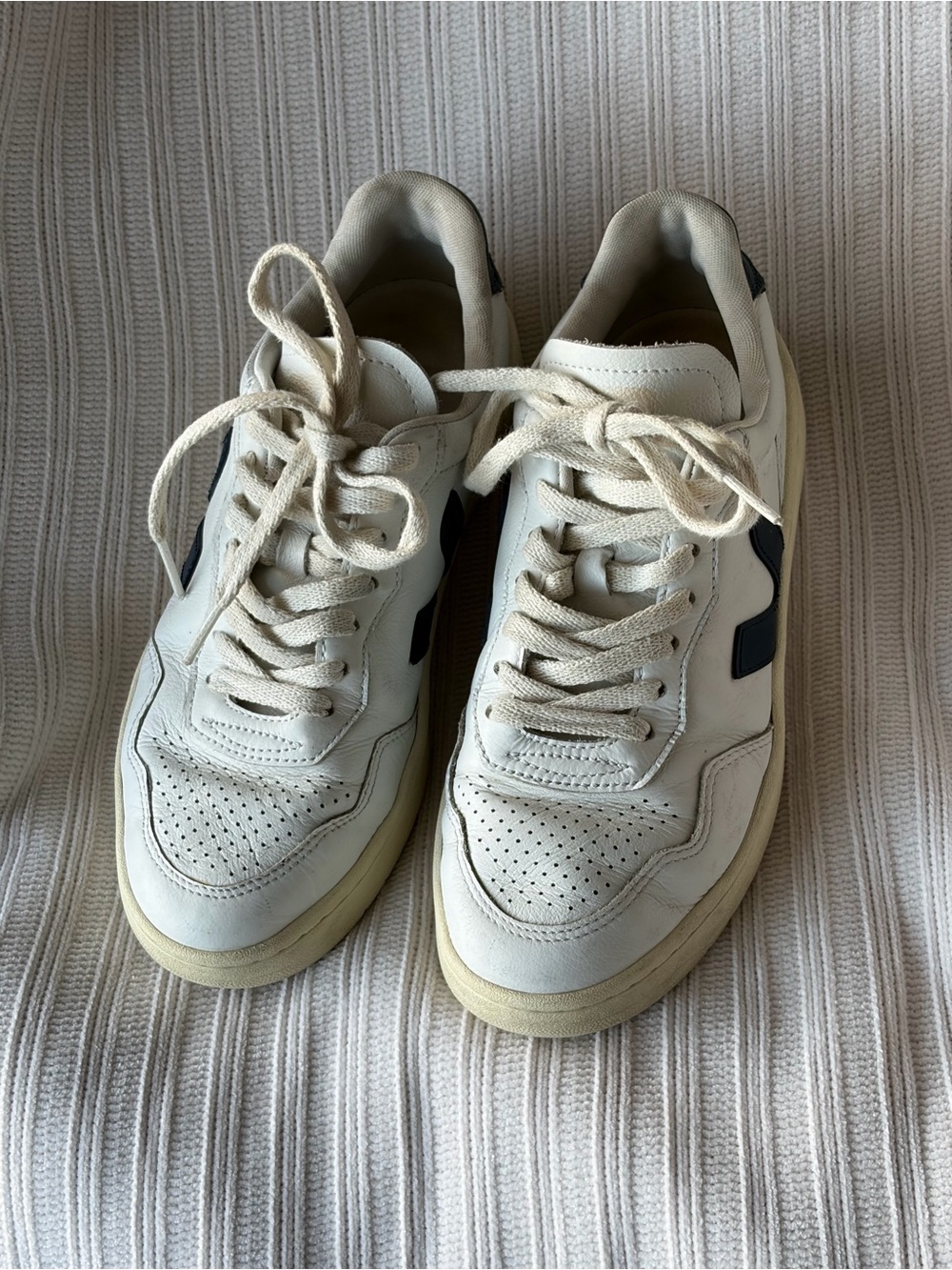 Veja V-90 White Navy Leather Sneakers Women’s US 7 EU 38
